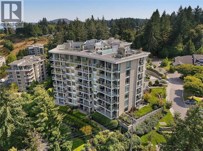 #202 5388 Hill Rise Terrace, Saanich, British Columbia, V8Y3K2, Saanich, British Columbia — photo 1 of 5