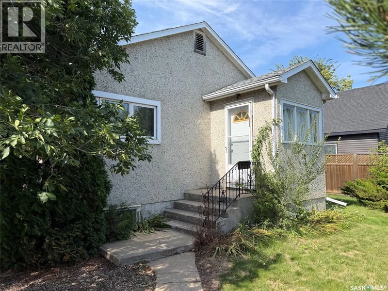 1301 107th STREET, North Battleford, Saskatchewan, S9A1Z6, North Battleford, Saskatchewan — photo 1 of 5