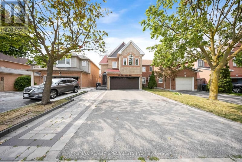 63 Blue Spruce Street, Brampton (Sandringham-Wellington), Ontario, L6R1C4, Brampton (Sandringham-Wellington), Ontario — photo 1 of 5
