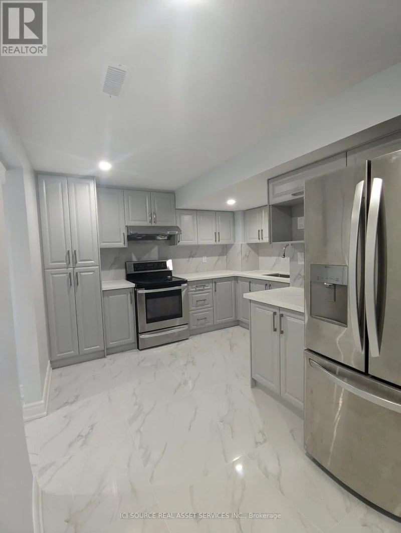 51 Britannia Avenue, Oshawa (Windfields), Ontario, L1L0C1, Oshawa (Windfields), Ontario — photo 1 of 5