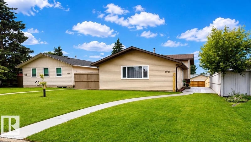 7935 22 AV NW, Edmonton, Alberta, T6K1Z2, Edmonton, Alberta — photo 1 of 5