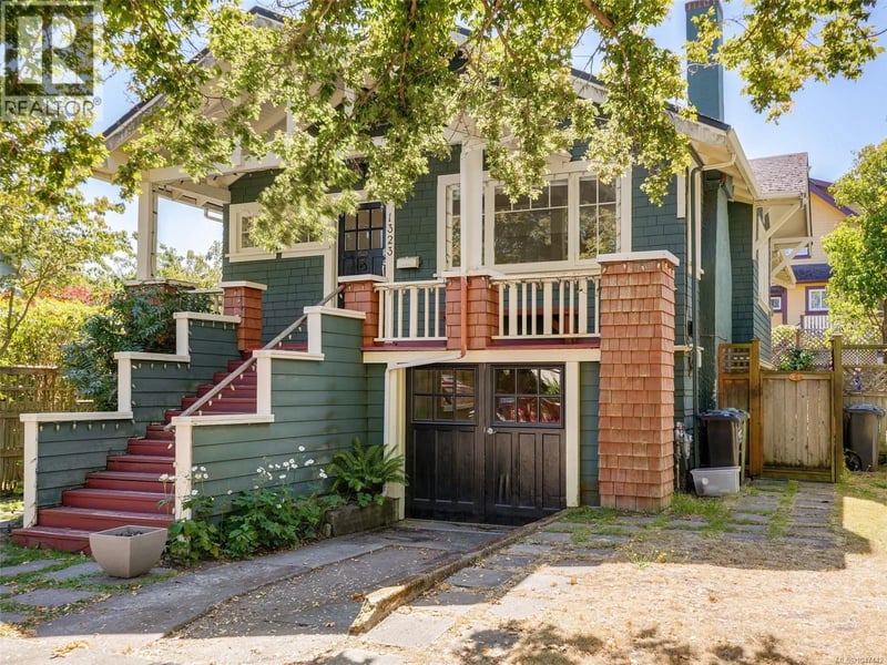 1323 Clover Avenue, Victoria, British Columbia, V8S1A7, Victoria, British Columbia — photo 1 of 5