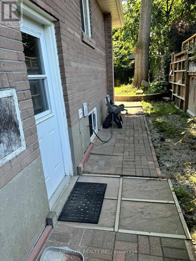 1442 Monaghan Circle, Mississauga (Erindale), Ontario, L5C1R8, Mississauga (Erindale), Ontario — photo 1 of 5