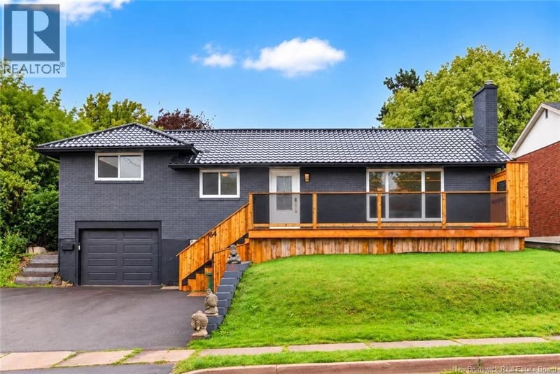 64 Athlone Avenue, Moncton, New Brunswick, E1E1S3, Moncton, New Brunswick — photo 1 of 5