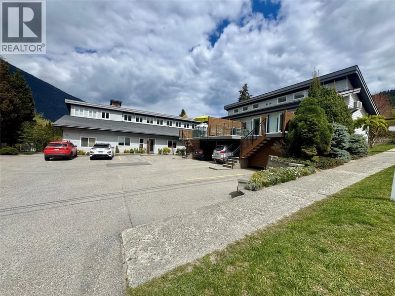 #4 702 Fourth Street, Nelson, British Columbia, V1L2S8, Nelson, British Columbia — photo 1 of 5