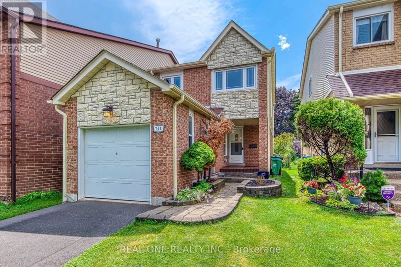 741 Queensbridge Drive, Mississauga (Creditview), Ontario, L5C3T3, Mississauga (Creditview), Ontario — photo 1 of 5