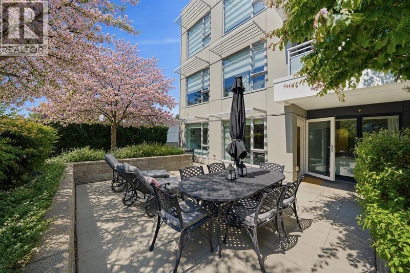 #207 1061 MARINE Drive, North Vancouver, British Columbia, V7P1S6, North Vancouver, British Columbia — photo 1 of 5