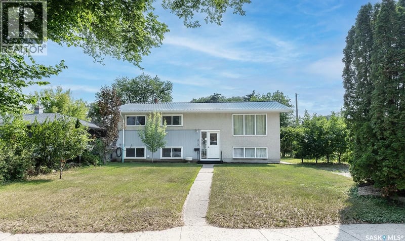 2113 Louise AVENUE, Saskatoon, Saskatchewan, S7J3K2, Saskatoon, Saskatchewan — photo 1 of 5