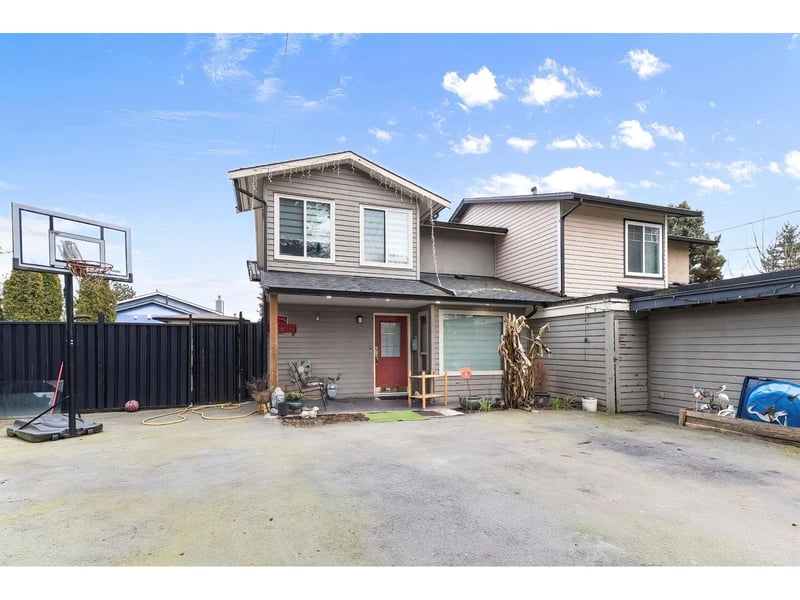 6860 134 Street, Surrey, British Columbia, V3W8G7, Surrey, British Columbia — photo 1 of 5