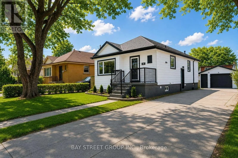 351 East 27th Street, Hamilton (Burkholme), Ontario, L8V3G9, Hamilton (Burkholme), Ontario — photo 1 of 5