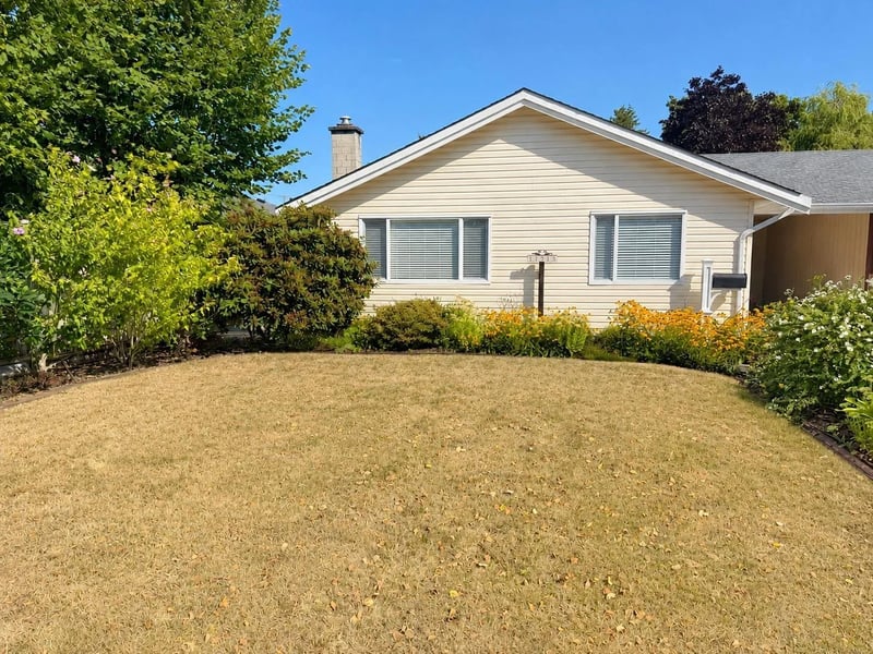 17213 59A Avenue, Surrey, British Columbia, V3S5S4, Surrey, British Columbia — photo 1 of 5