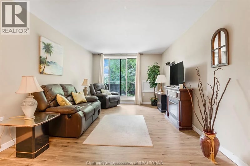 #211 150 PARK Avenue East, Chatham, Ontario, N7M3V6, Chatham, Ontario — photo 1 of 5