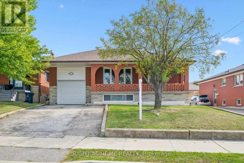 27 Jocada Road, Toronto (Maple Leaf), Ontario, M6L2J4, Toronto (Maple Leaf), Ontario — photo 1 of 5