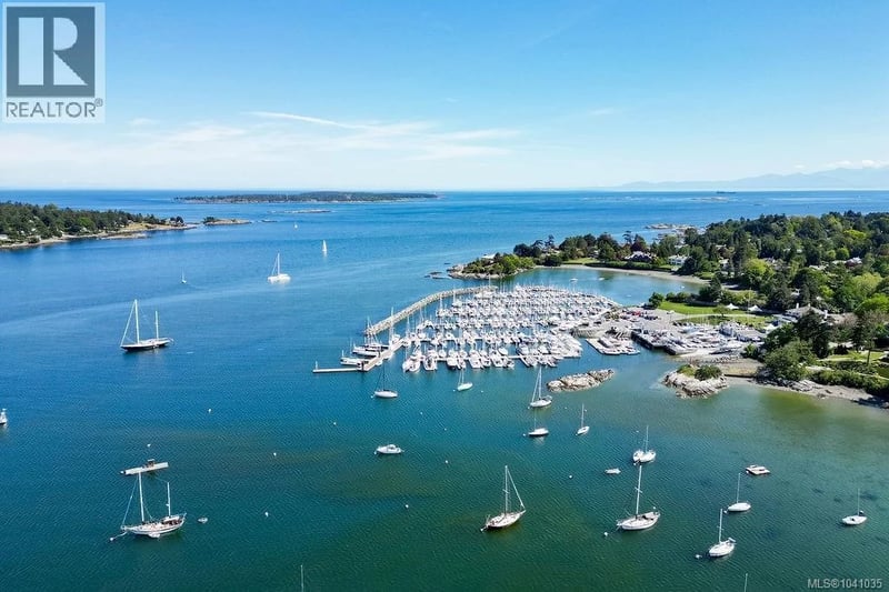 3565 Beach Drive, Oak Bay, British Columbia, V8R6M6, Oak Bay, British Columbia — photo 1 of 5