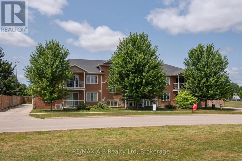 #1 148 Borden Street, Stratford, Ontario, N5A0G1, Stratford, Ontario — photo 1 of 5
