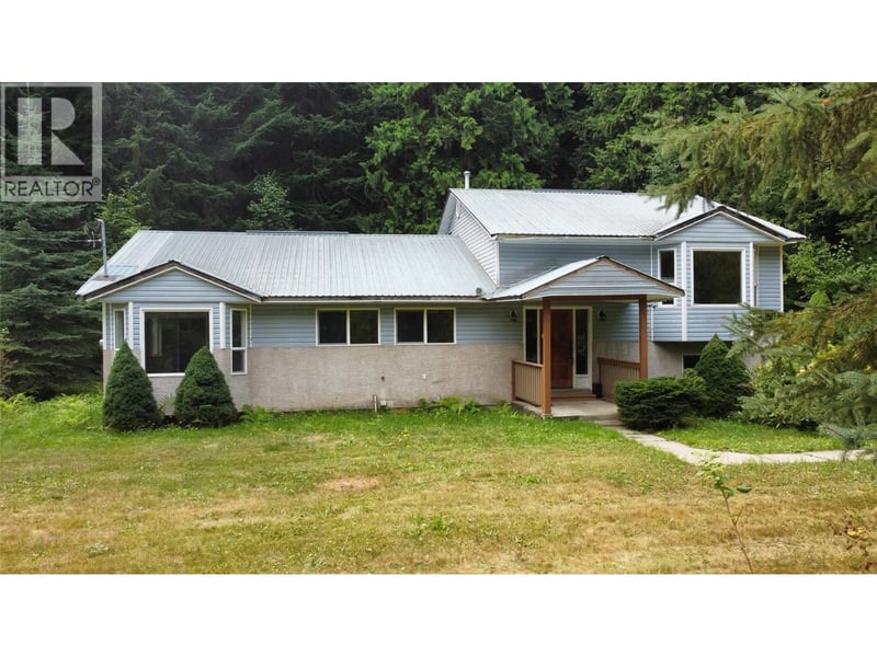 3420 Pass Creek Road, Krestova, British Columbia, V0G1H2, Krestova, British Columbia — photo 1 of 5