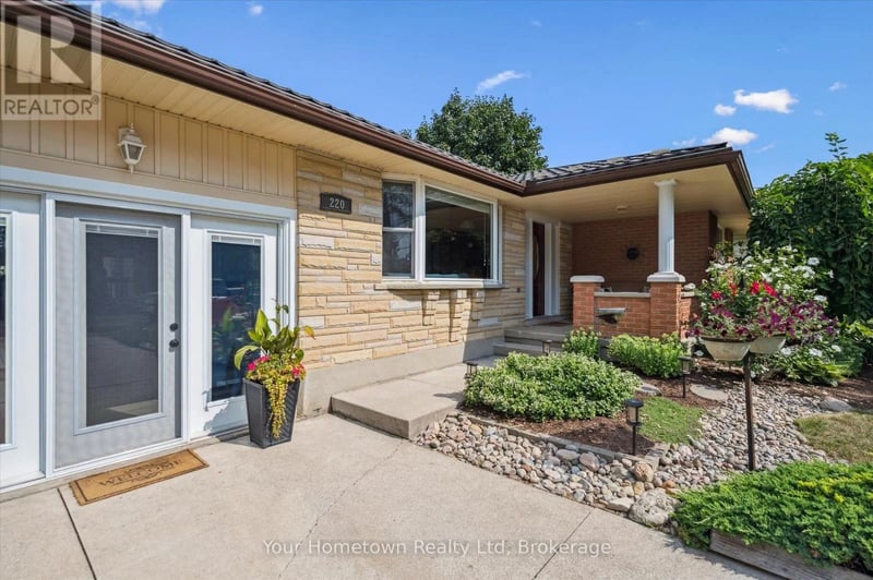 220 Colborne Street, Centre Wellington (Elora/Salem), Ontario, N0B1S0, Centre Wellington (Elora/Salem), Ontario — photo 1 of 5
