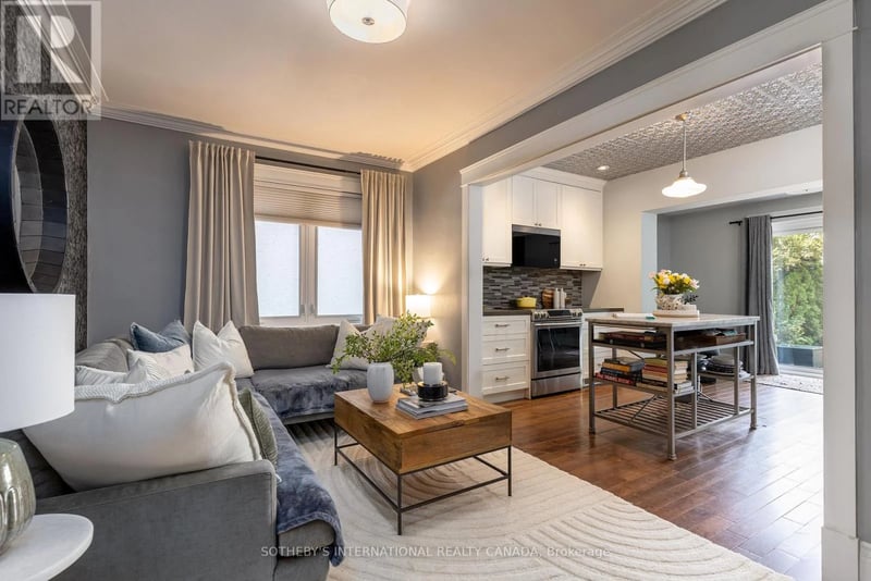 2 Rexford Road, Toronto (Runnymede-Bloor West Village), Ontario, M6S2M3, Toronto (Runnymede-Bloor West Village), Ontario — photo 1 of 5
