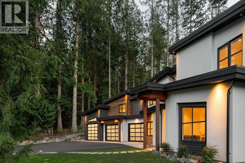 1535 Eagle Way, North Saanich, British Columbia, V8L5S3, North Saanich, British Columbia — photo 1 of 5