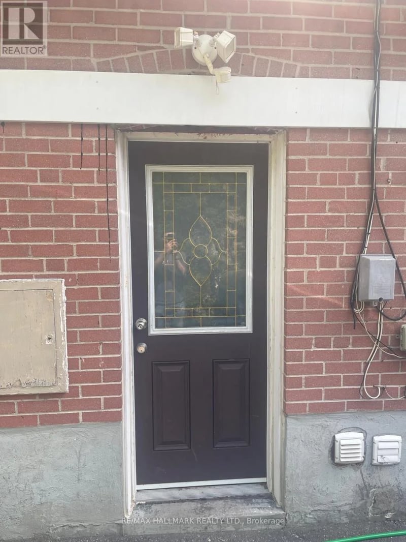 #LOWER 61 AURORA HEIGHTS Drive, Aurora (Aurora Heights), Ontario, L4G2W6, Aurora (Aurora Heights), Ontario — photo 1 of 5