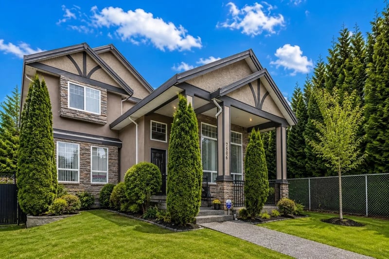 7506 143C Street, Surrey, British Columbia, V3W1S2, Surrey, British Columbia — photo 1 of 5