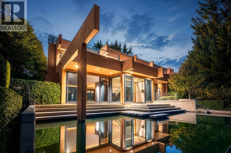 687 BEACHVIEW Drive, North Vancouver, British Columbia, V7G1P8, North Vancouver, British Columbia — photo 1 of 5