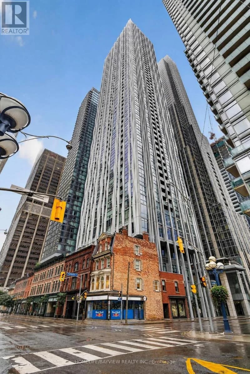 #4807 1 Yorkville Avenue, Toronto (Annex), Ontario, M4W0B1, Toronto (Annex), Ontario — photo 1 of 5