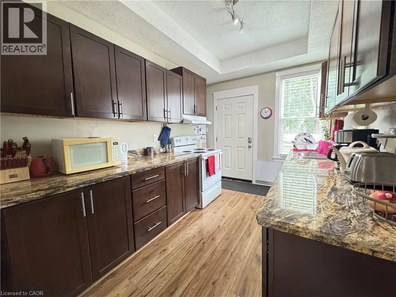 #1 88 QUEEN Street South, Hamilton, Ontario, L8P3R8, Hamilton, Ontario — photo 1 of 5