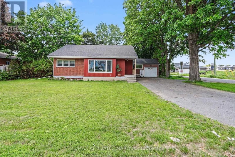 6036 Perth Street, Ottawa, Ontario, K0A2Z0, Ottawa, Ontario — photo 1 of 5