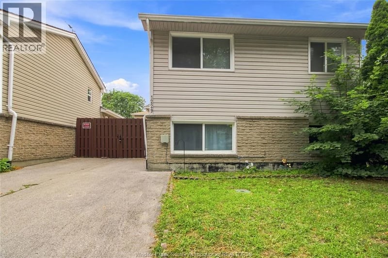 1229 ARNCLIFFE Place, Windsor, Ontario, Windsor, Ontario — photo 1 of 5