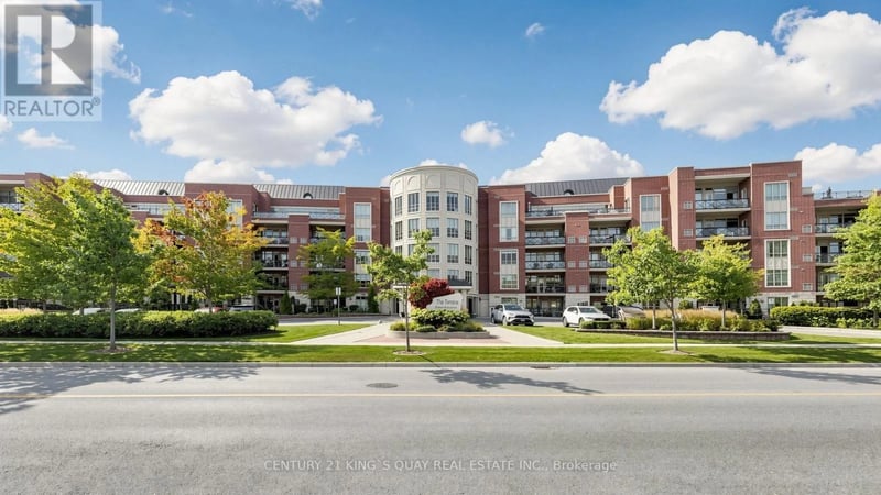 #221 35 Baker Hill Boulevard, Whitchurch-Stouffville (Stouffville), Ontario, L4A1P8, Whitchurch-Stouffville (Stouffville), Ontario — photo 1 of 5