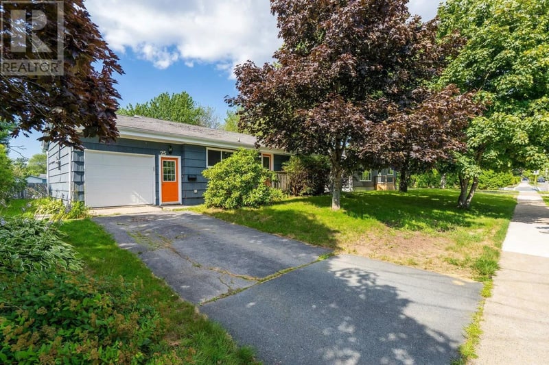 25 Dumbarton Avenue, Dartmouth, Nova Scotia, B2X1Z8, Dartmouth, Nova Scotia — photo 1 of 5