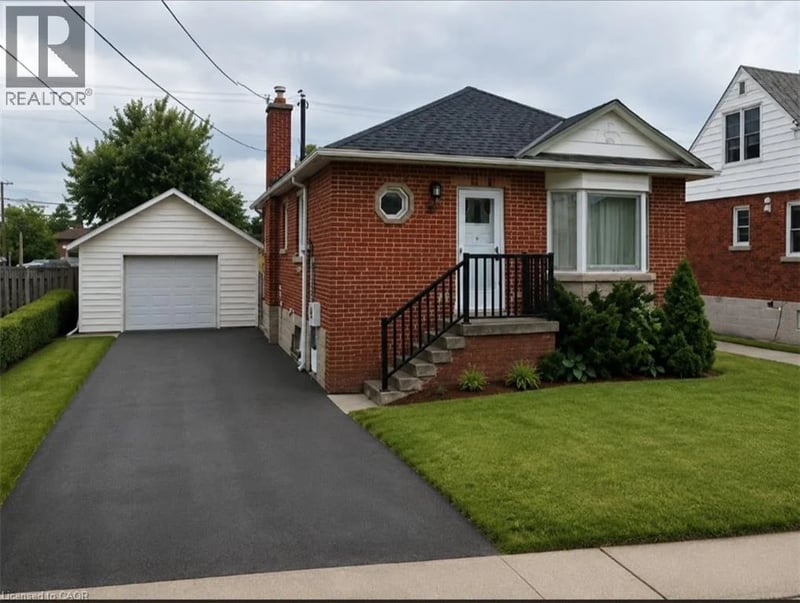 132 EAST 31ST Street, Hamilton, Ontario, L8V3P2, Hamilton, Ontario — photo 1 of 5