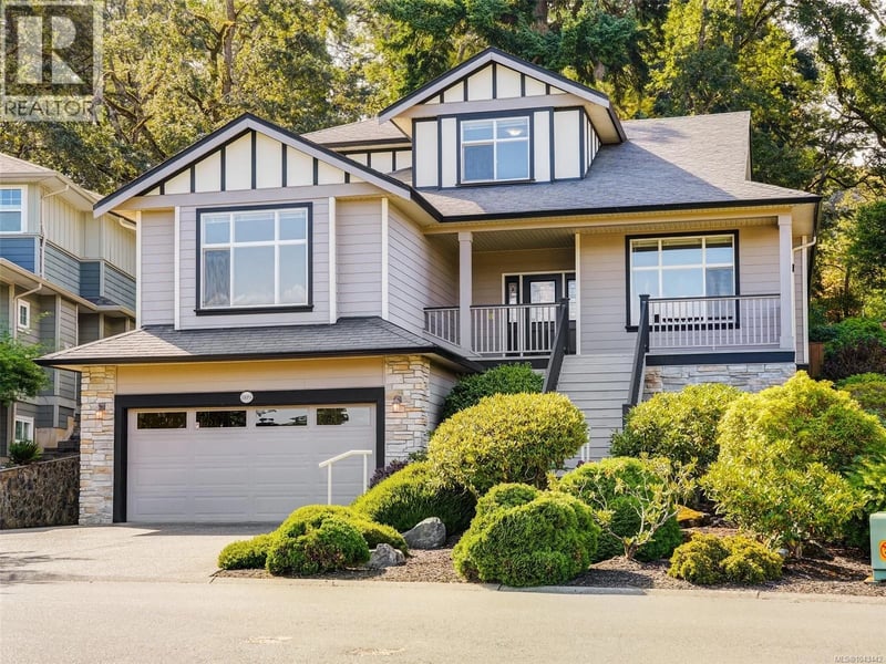 809 Rogers Way, Saanich, British Columbia, V8X5L1, Saanich, British Columbia — photo 1 of 5
