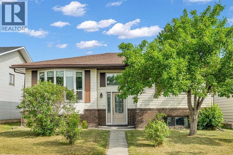 6716 37 Avenue Northeast, Calgary, Alberta, T1Y5E5, Calgary, Alberta — photo 1 of 5