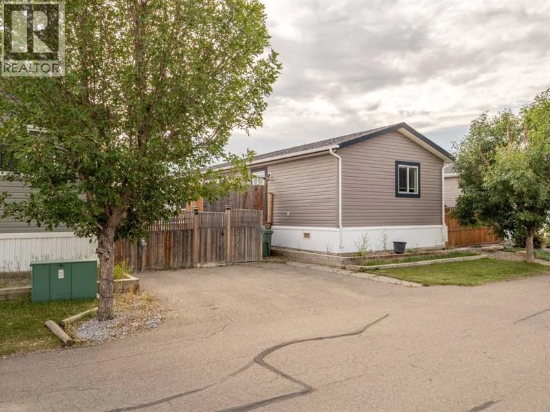 1015 Spring Street, Coaldale, Alberta, T1M0C6, Coaldale, Alberta — photo 1 of 5