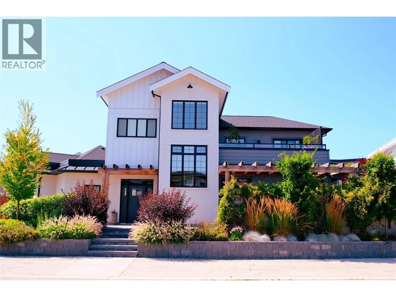 876 JOHNSON Street, Summerland, British Columbia, V0H1Z9, Summerland, British Columbia — photo 1 of 5