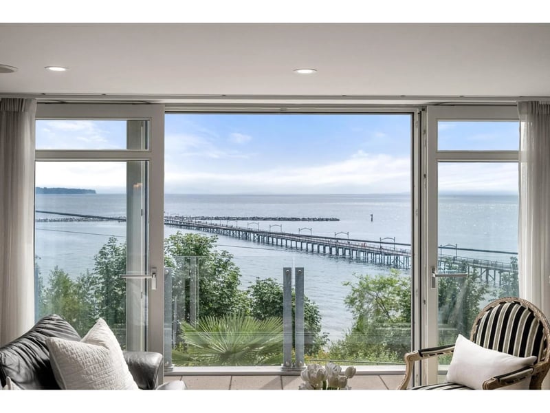 #201 15097 MARINE Drive, White Rock, British Columbia, V4B1C5, White Rock, British Columbia — photo 1 of 5