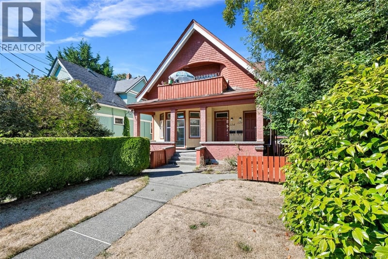 124 St. Andrews Street, Victoria, British Columbia, V8V2M7, Victoria, British Columbia — photo 1 of 5