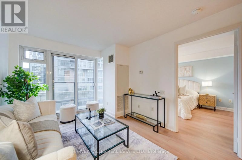 #504 2191 Yonge Street, Toronto (Mount Pleasant West), Ontario, M4S3H8, Toronto (Mount Pleasant West), Ontario — photo 1 of 5
