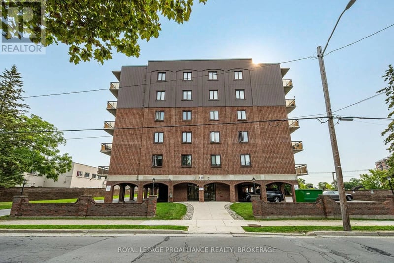 #201 315 Regent Street, Kingston (Central City East), Ontario, K7L4K7, Kingston (Central City East), Ontario — photo 1 of 5