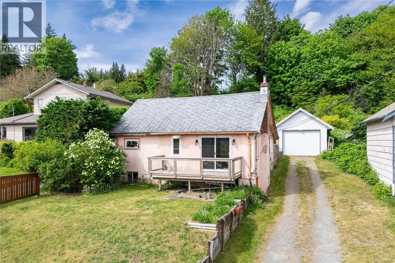 566 Thulin Street, Campbell River, British Columbia, V9W2L1, Campbell River, British Columbia — photo 1 of 5