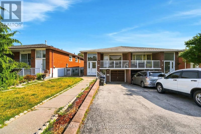15 Madonna Gardens, Toronto (Humber Summit), Ontario, M9L2T5, Toronto (Humber Summit), Ontario — photo 1 of 5