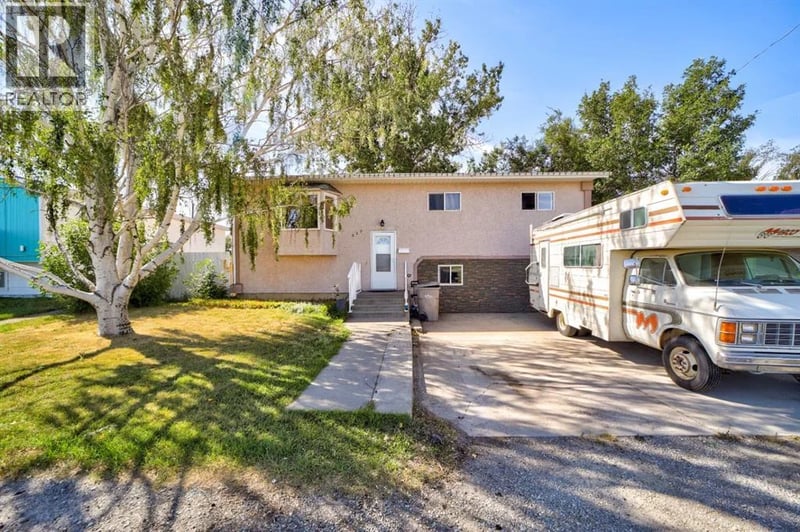 222 McEwan Street, Granum, Alberta, T0L1A0, Granum, Alberta — photo 1 of 5