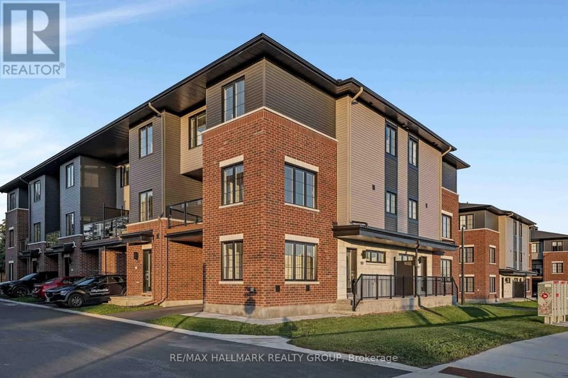 422 Rolling Meadow Crescent, Ottawa, Ontario, K1W0X6, Ottawa, Ontario — photo 1 of 5