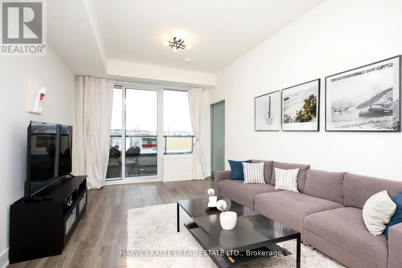 #305 185 Deerfield Road, Newmarket (Central Newmarket), Ontario, L3Y0G7, Newmarket (Central Newmarket), Ontario — photo 1 of 5