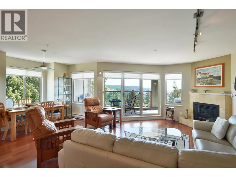 #301 5780 TRAIL Avenue, Sechelt, British Columbia, V7Z0K5, Sechelt, British Columbia — photo 1 of 5