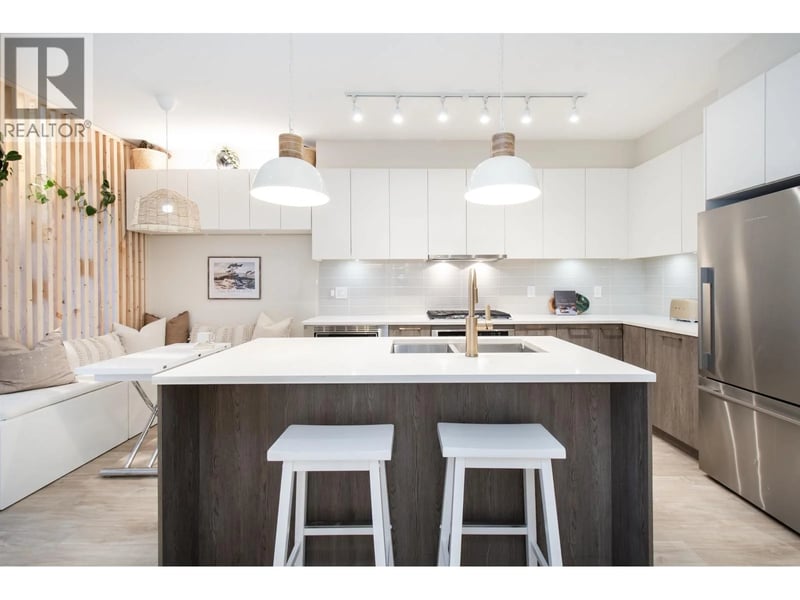 #111 615 3RD Street, North Vancouver, British Columbia, V7L0G3, North Vancouver, British Columbia — photo 1 of 5