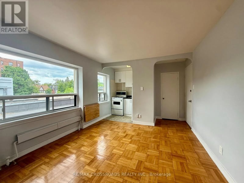 #213 2770 Yonge Street, Toronto (Lawrence Park South), Ontario, M4N2J3, Toronto (Lawrence Park South), Ontario — photo 1 of 4