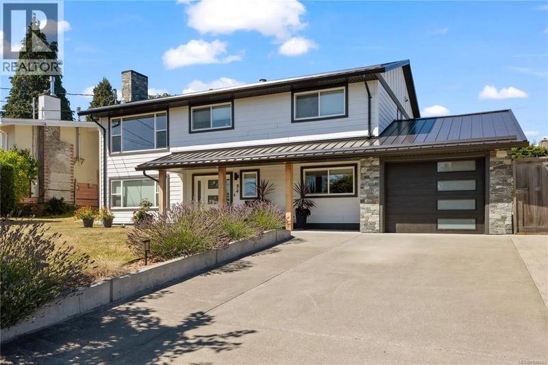 34 McLean Street, Campbell River, British Columbia, V9W2L9, Campbell River, British Columbia — photo 1 of 5